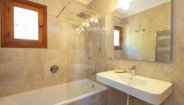 3 cuartos de baño completos