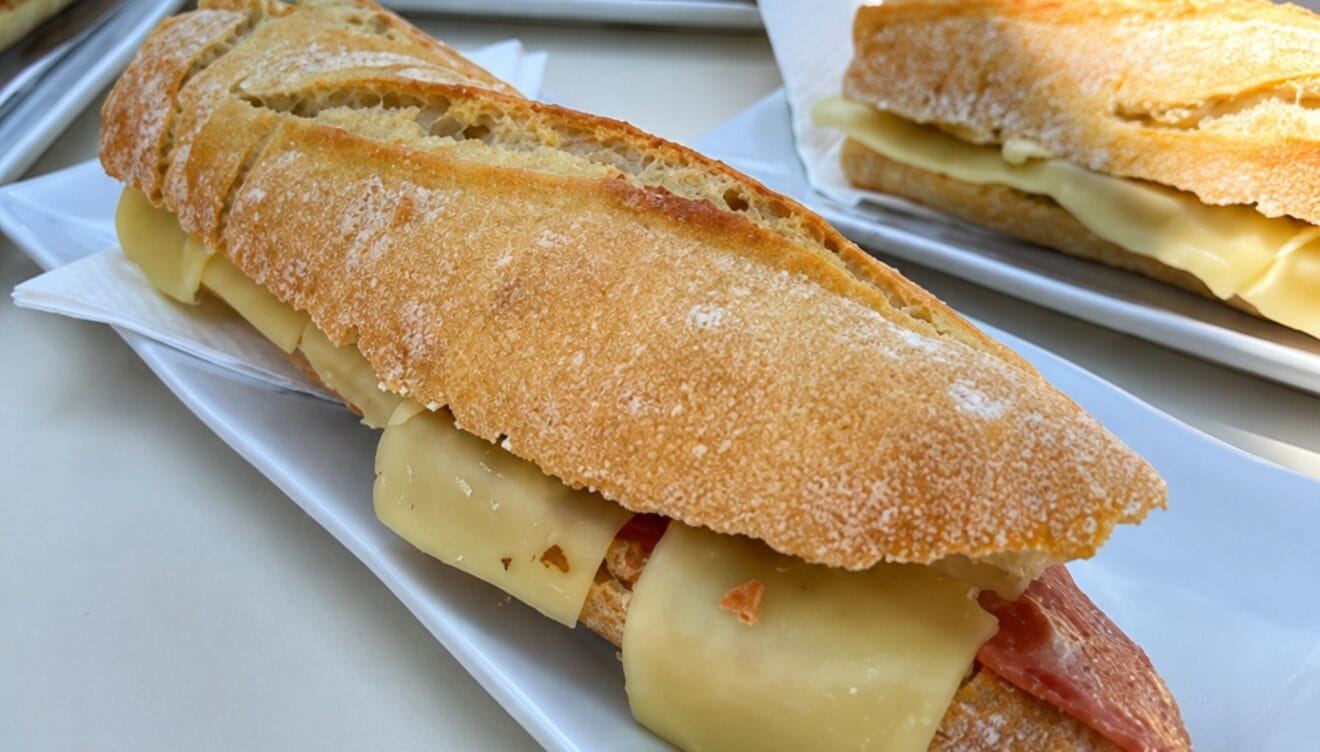 Almuerzos con ingredientes frescos y embutidos artesanos en Xàbia