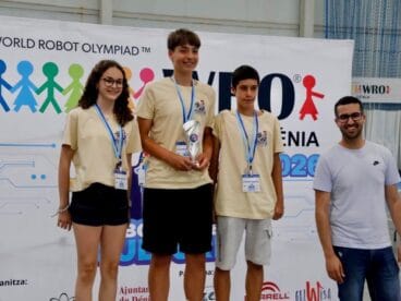 Alumnos del IES Antoni Llidó en el podio del Olimpiadas de Robótica
