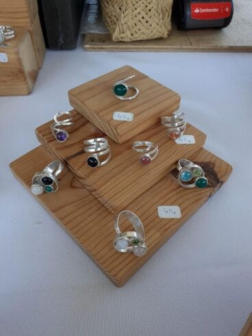 Anillos de plata artesanales con piedras naturales