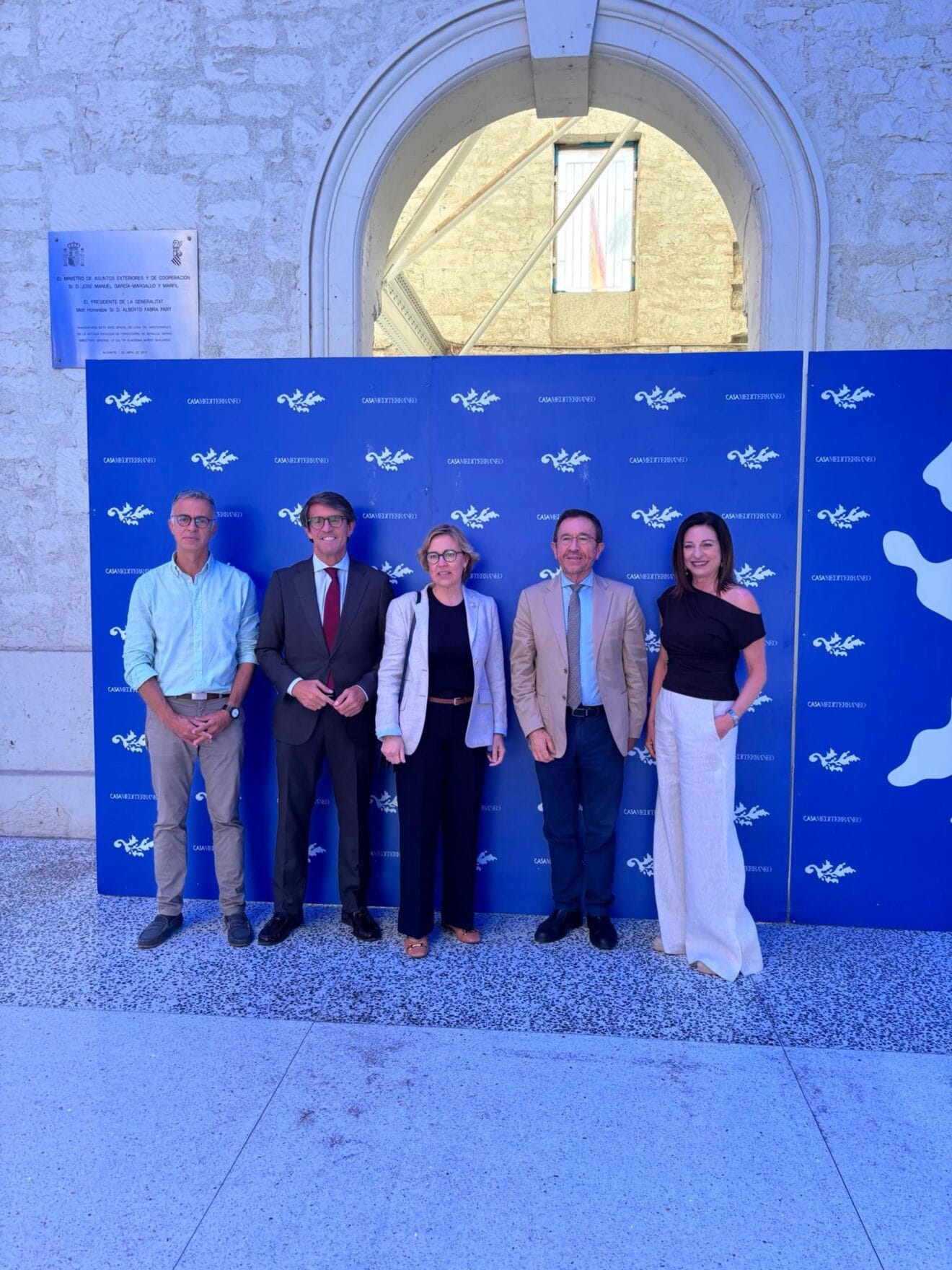 Asistentes a la entrega del III Premio de Periodismo "Ciudad de Xàbia" en Casa Mediterráneo