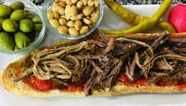 Cafetería con terraza arbolada para almorzar en Xàbia