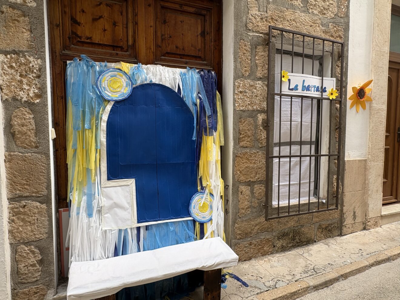 Calles engalanadas en Fogueres Xàbia 2026 (14)