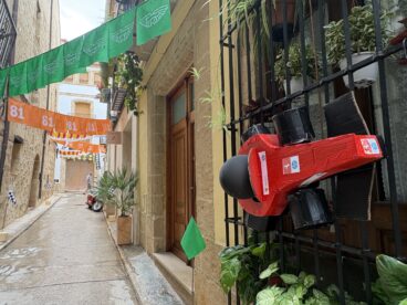 Calles engalanadas en Fogueres Xàbia 2026 (22)
