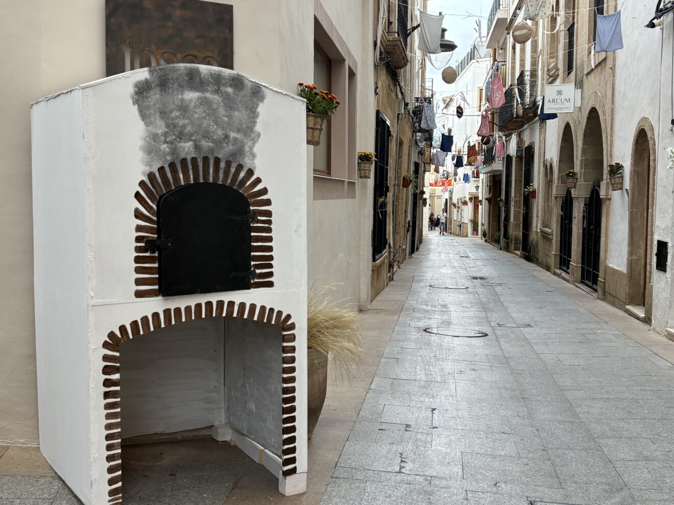 Calles engalanadas en Fogueres Xàbia 2026 (3)