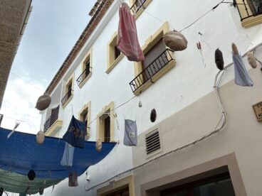 Calles engalanadas en Fogueres Xàbia 2026 (4)