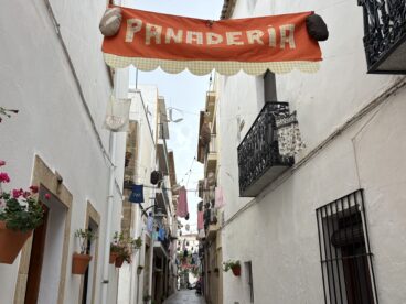 Calles engalanadas en Fogueres Xàbia 2026 (5)