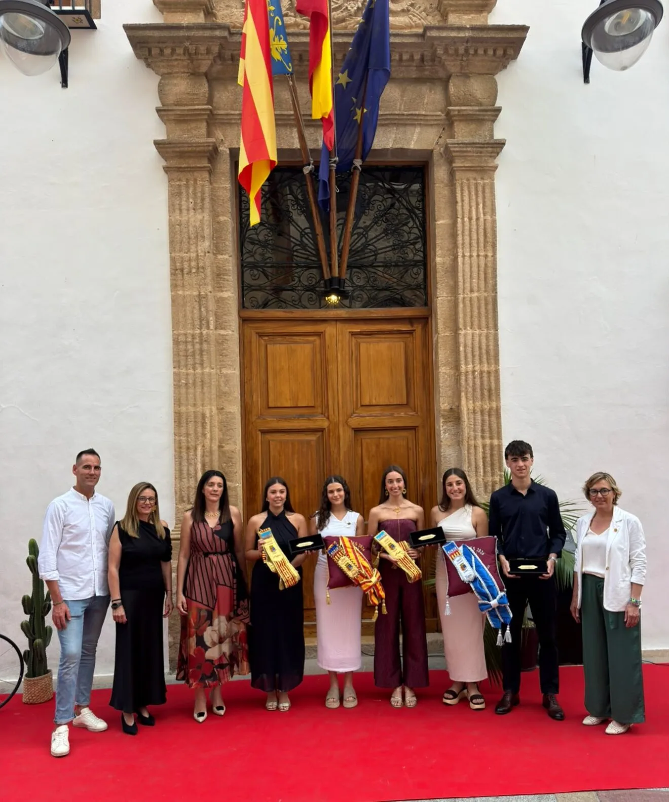 Cargos festeros de la Quintà 2026 con las autoridades y miembros de la Comissió
