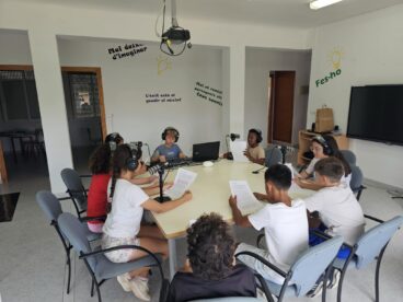 Alumnos del CEIP Graüll en la radio escolar