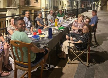 Cena vecinal por Sant Pere