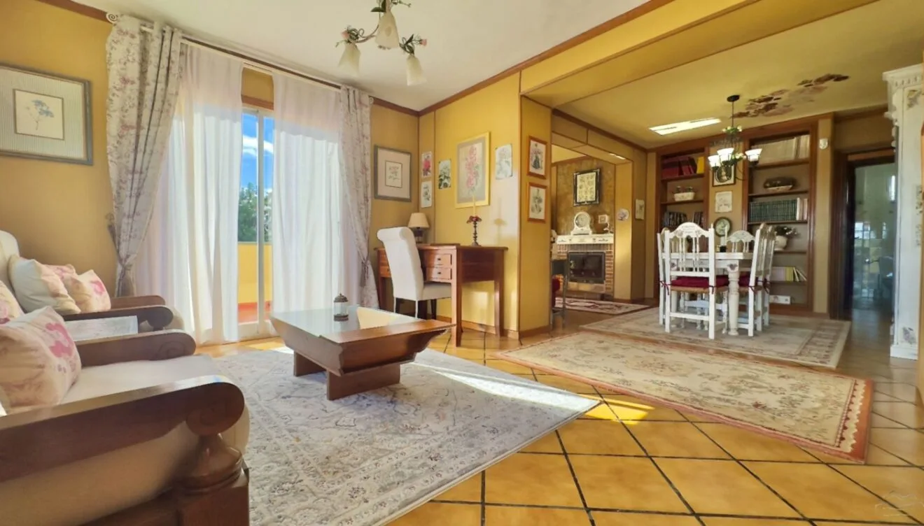 Comodidad y espacio en una villa de seis dormitorios dobles