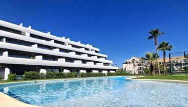 Complejo de apartamentos con piscina y a pocos minutos del mar