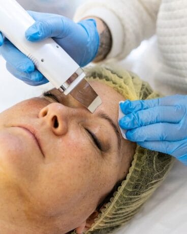 Cuidado facial personalizado en Policlínica CUME para el verano