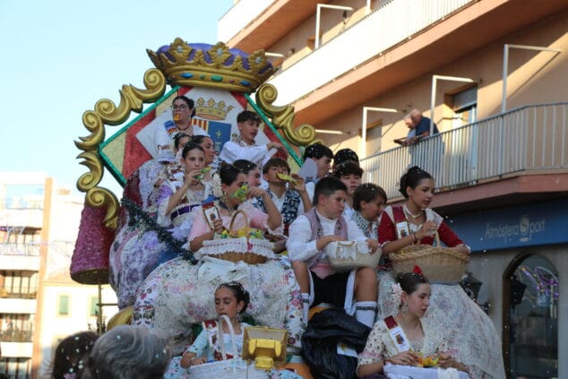 Imagen: Desfile de Carrozas Fogueres Xàbia 2026  - Carroza de los presidentes juveniles