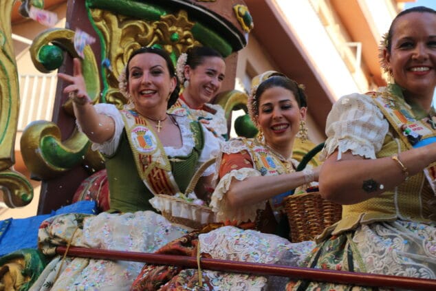 Imagen: Desfile de Carrozas Fogueres Xàbia 2026