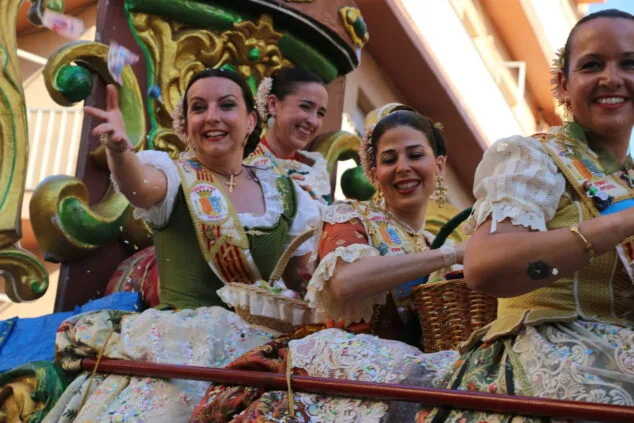 Imagen: Desfile de Carrozas Fogueres Xàbia 2026