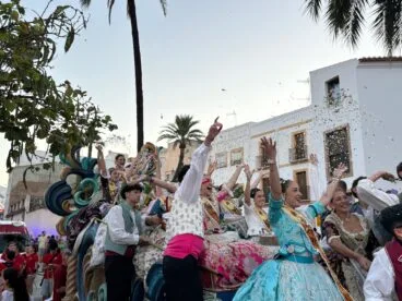 Quintos en el desfile de Carrozas Xàbia