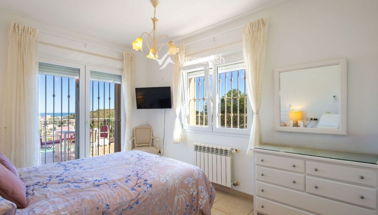 Dormitorio con vistas