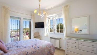 Dormitorio con vistas