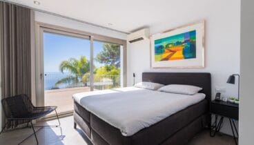 Dormitorio con vistas al mar
