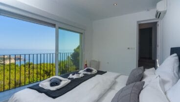 Dormitorio de la vivienda configurado como suite privada