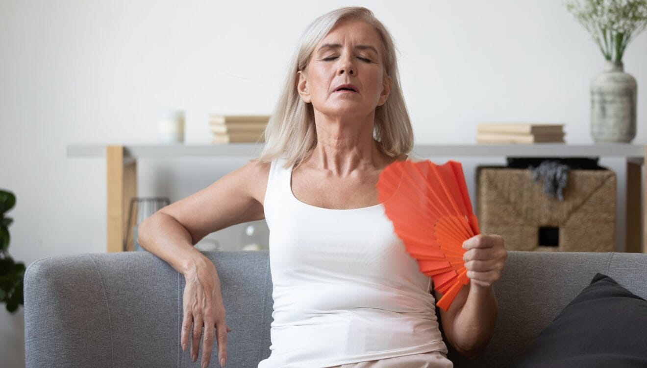 Durante la menopausia disminuye la producción de estrógenos y progesterona