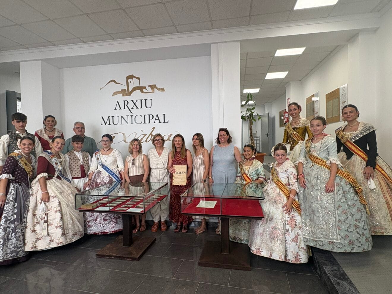 El CAM entrega la partitura de Fogueres al Arxiu Municipal de Xàbia (16)