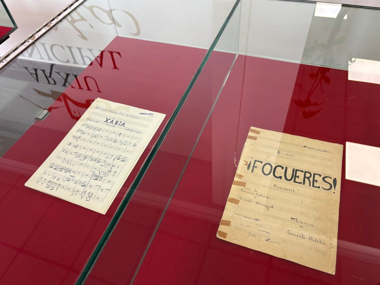 El CAM entrega la partitura de Fogueres al Arxiu Municipal de Xàbia (33)