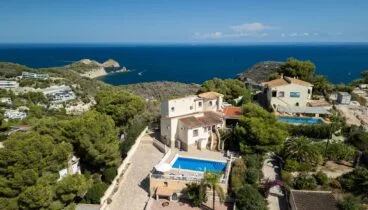 Entorno natural de la parcela con vistas privilegiadas a la cala cercana