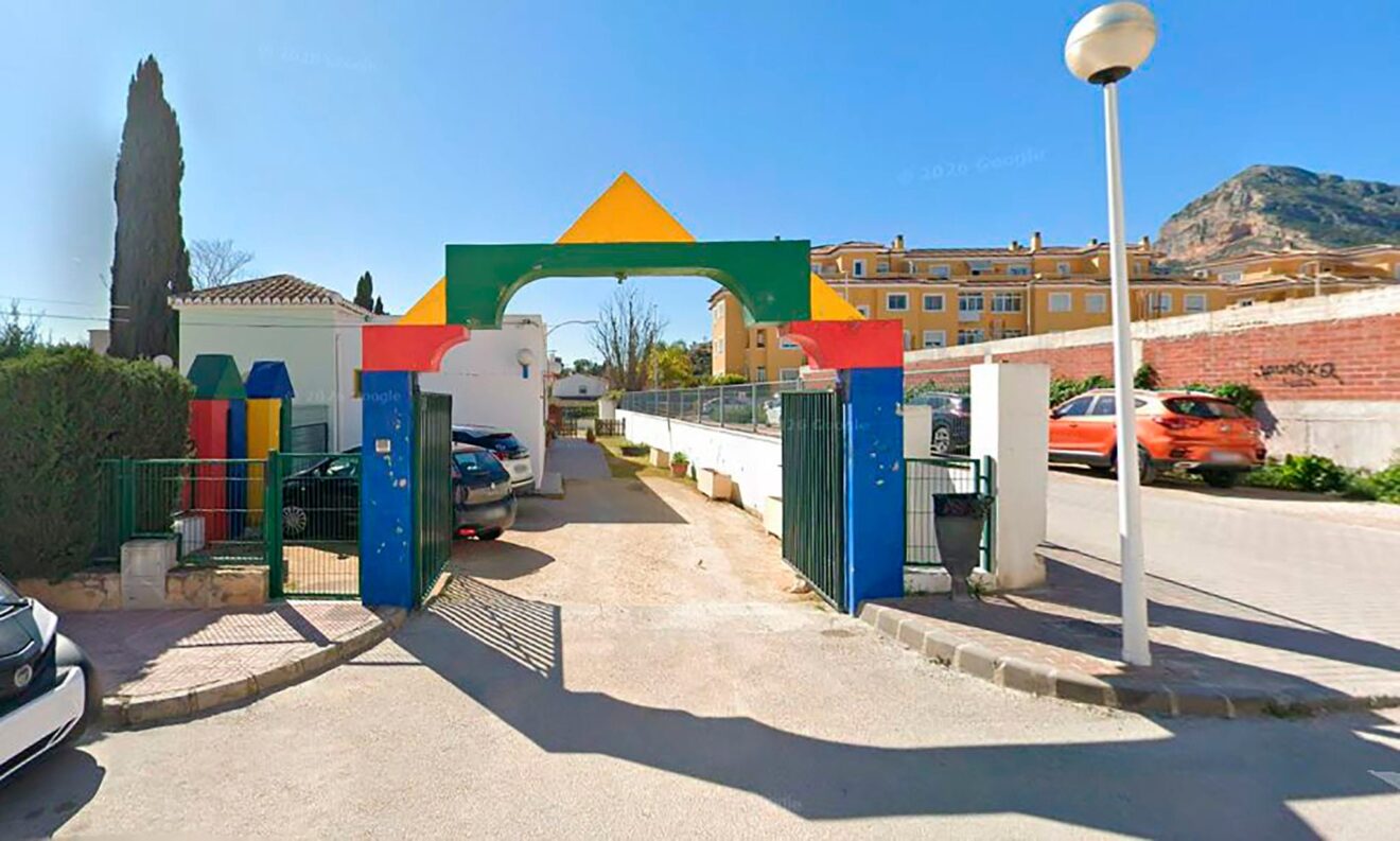 Entrada de l'escoleta municipal L'Oroneta