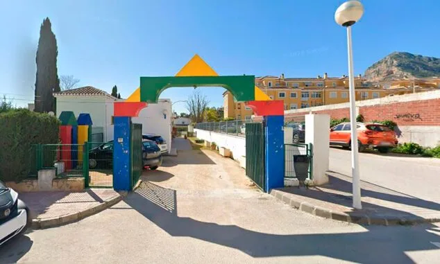 Imagen: Entrada de l'escoleta municipal L'Oroneta