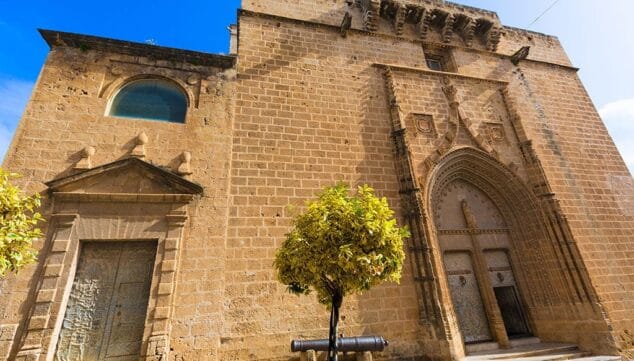 Imagen: Fachada lateral de la Iglesia de San Bartolomé de Xàbia