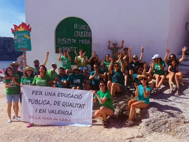 Imagen: Familias y docentes en defensa de la educación pública