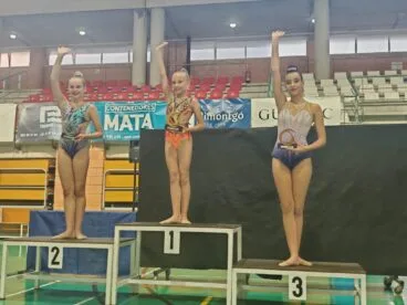 Gimnastas del CD Montgó Xàbia en el campeonato autonómico