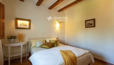 Habitación acogedora de estilo mediterráneo
