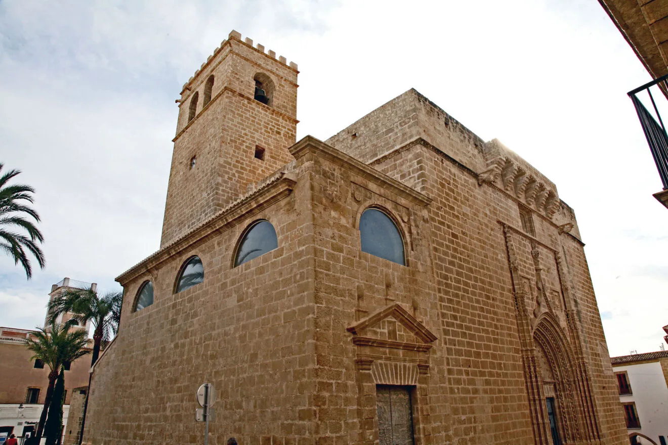 Iglesia San Bartolomé en el centro histórico de Xàbia (archivo)