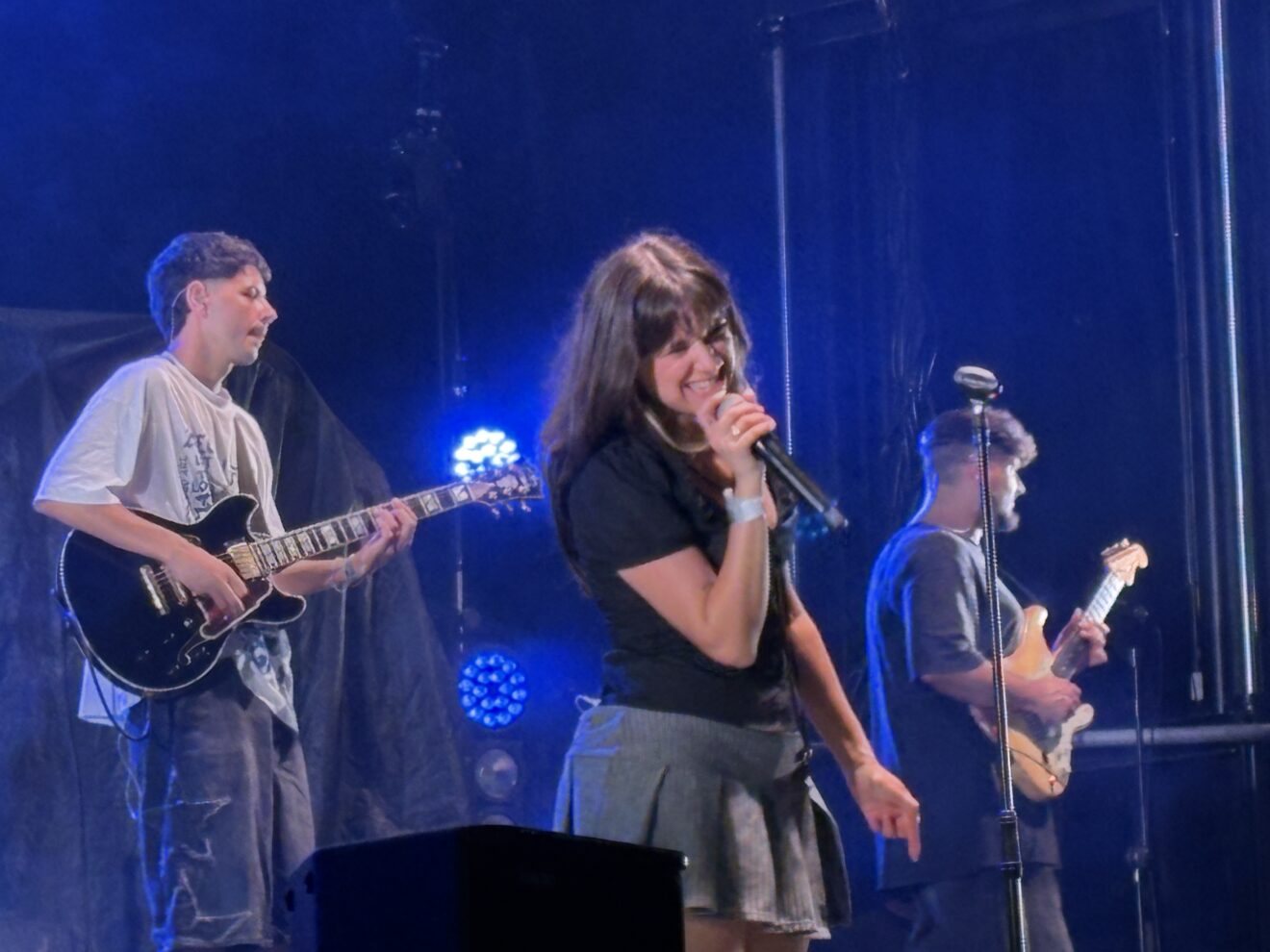 Esther y el guitarrista de Xàbia