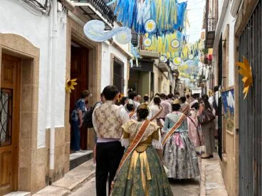 Pasacalle a las calles engalanadas