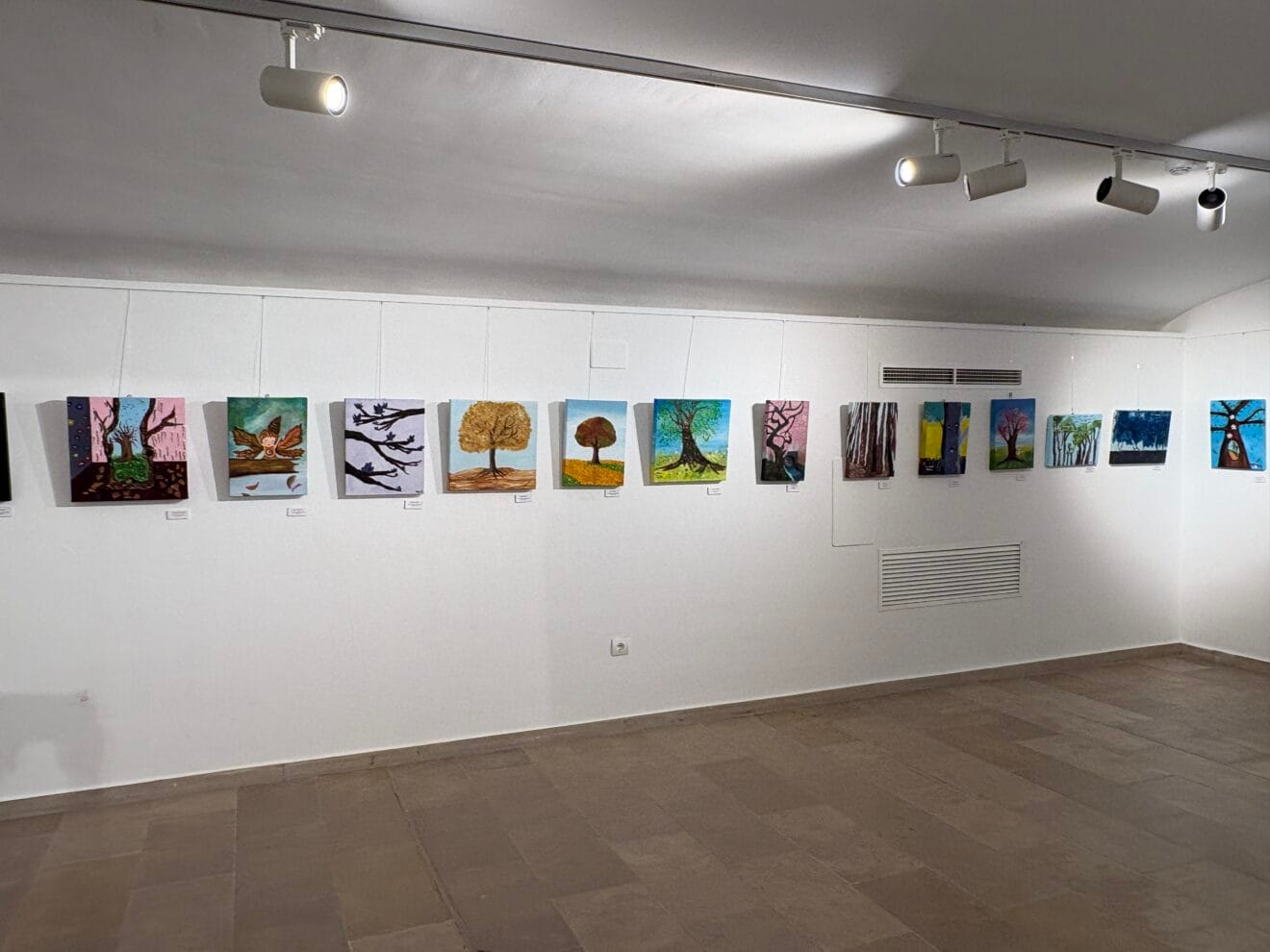 Inauguración de la exposición de la Escola de Pintura Xàbia (10)