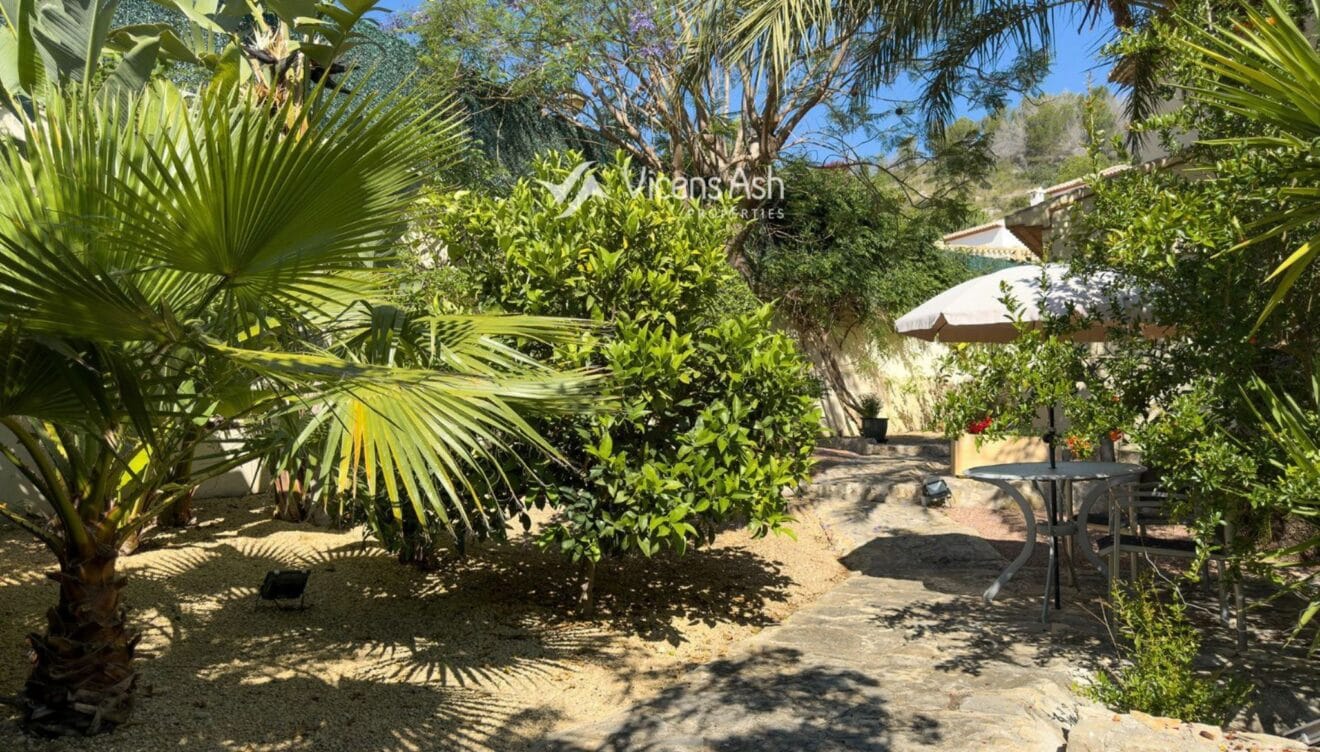 Jardín con vegetación natural