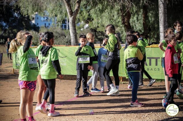 Imagen: Jóvenes atletas en una prueba deportiva