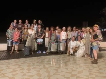 La agrupación Batucam Xàbia durante el rodaje de Isla del Sur