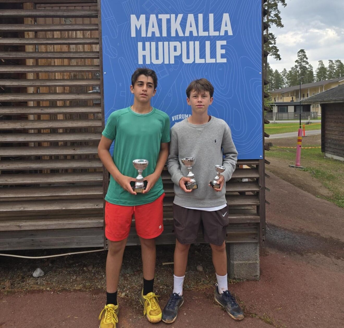 Luca y su compañero de dobles en Finlandia