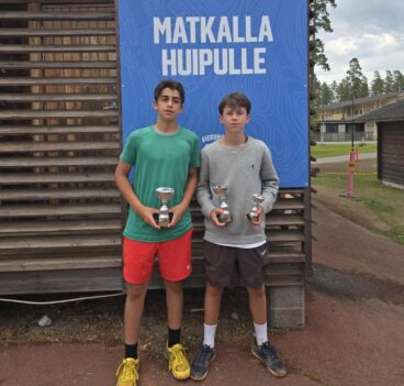 Luca y su compañero de dobles en Finlandia