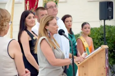 Mavi Pérez, concejala de Fiestas, durante la presentación del Llibre Fester de Xàbia