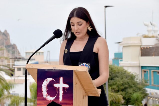 Imagen: Mónica Leal, presidenta de la Junta de Festes, durante la presentación del Llibre Fester.