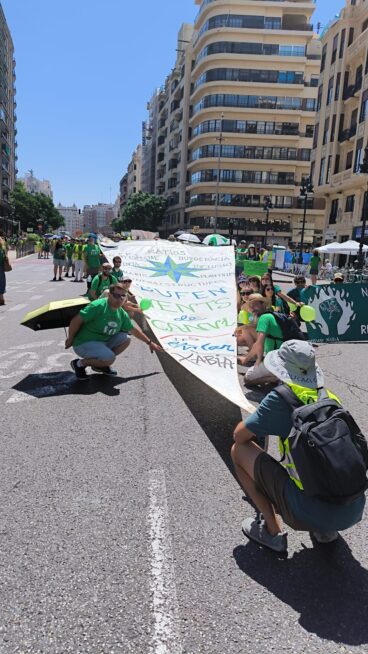 Movilización de docentes de Xàbia en la manifestación de Valencia por la Educación Pública (1)