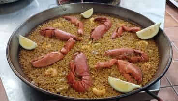Paella de marisco con bogavante