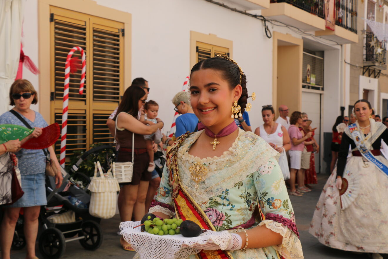 Paula Azorín en el pasacalle de Raim i Bacores