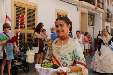 Paula Azorín en el pasacalle de Raim i Bacores